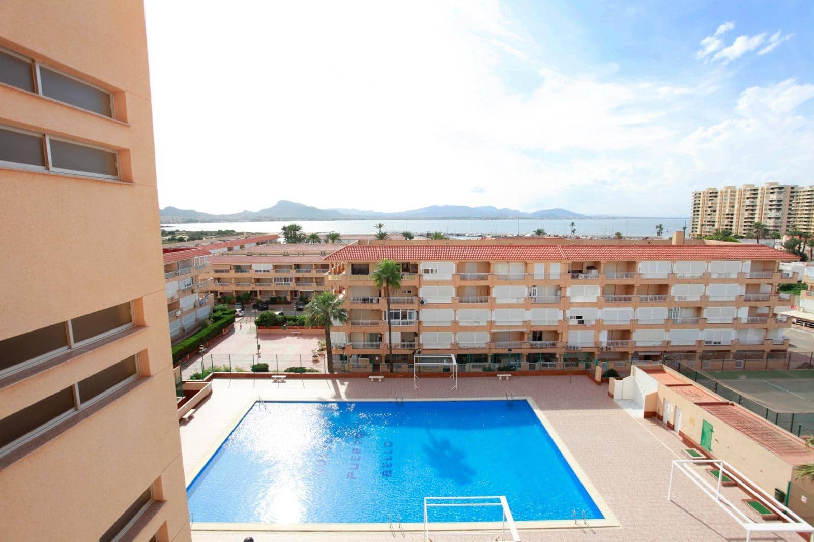 2 soverom Leilighet til salgs i La Manga del Mar Menor med svømmebasseng - € 219 900 (Ref: 10142453)
