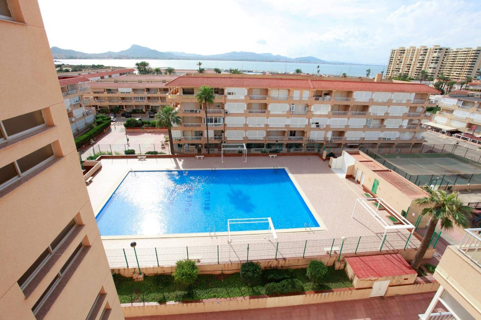 2 soverom Leilighet til salgs i La Manga del Mar Menor med svømmebasseng - € 219 900 (Ref: 10142453)