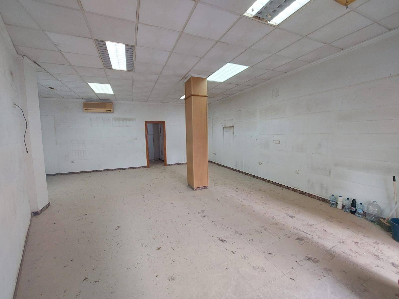 Erhverv til leje i Cartagena - € 800 (Ref: 8954790)