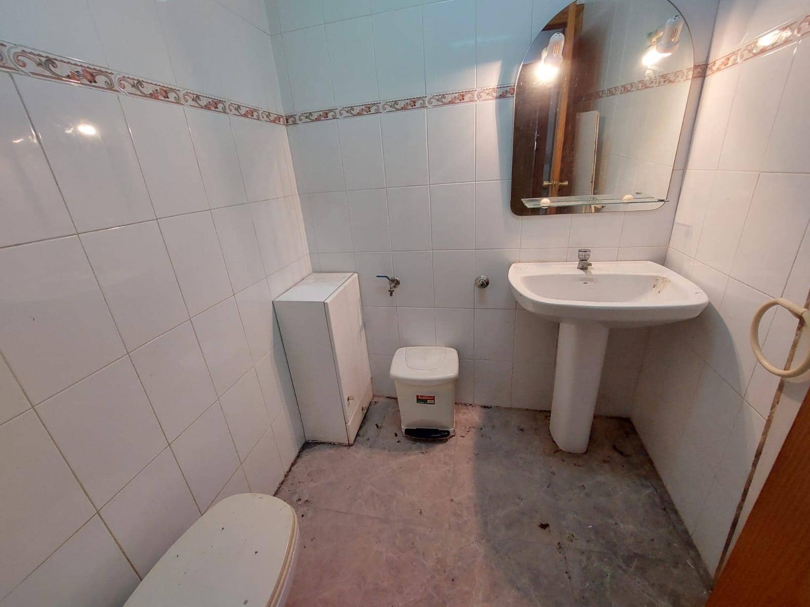 Erhverv til leje i Cartagena - € 800 (Ref: 8954790)