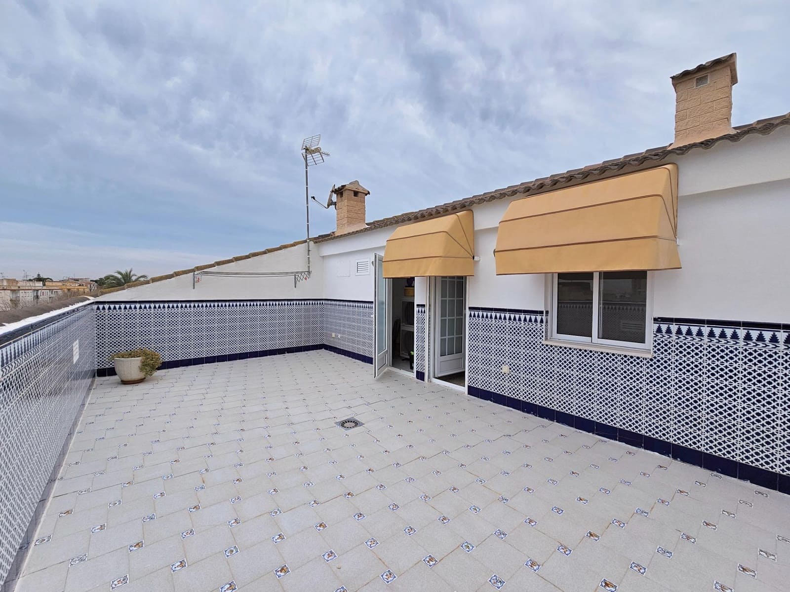 6 bedroom Villa for sale in Santiago de la Ribera with garage - € 375,000 (Ref: 8954792)