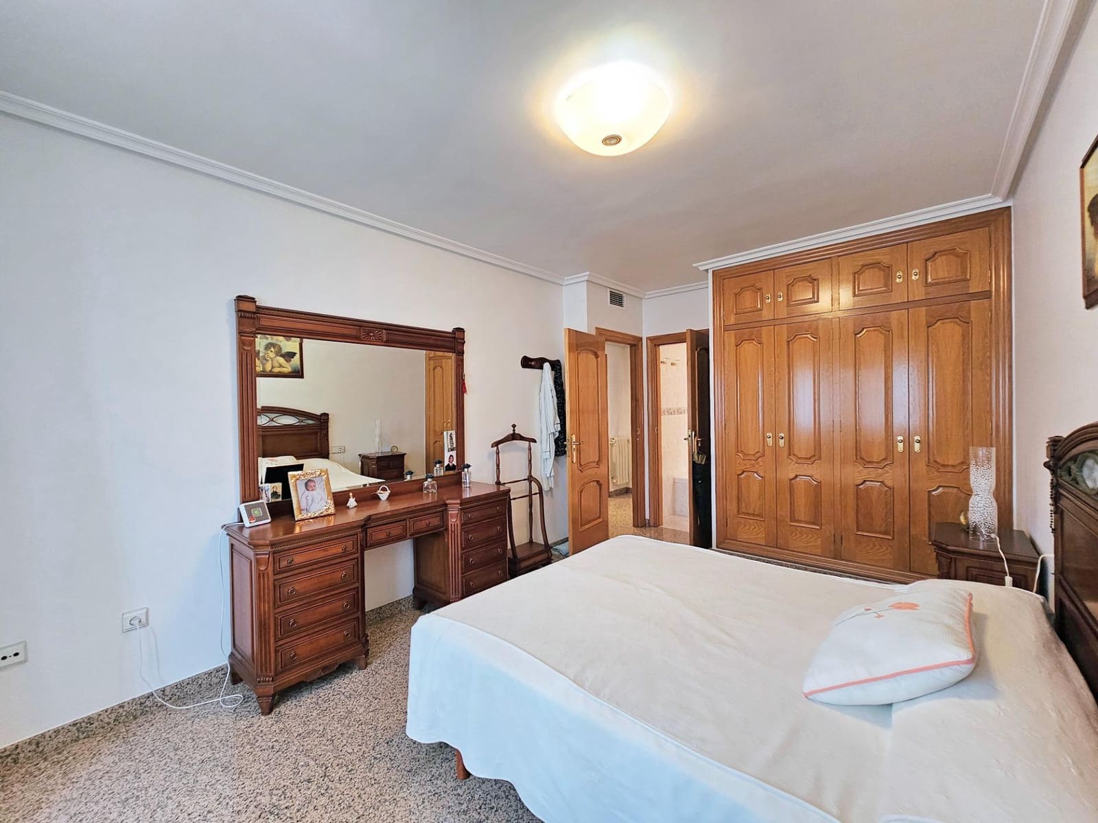 6 bedroom Villa for sale in Santiago de la Ribera with garage - € 375,000 (Ref: 8954792)