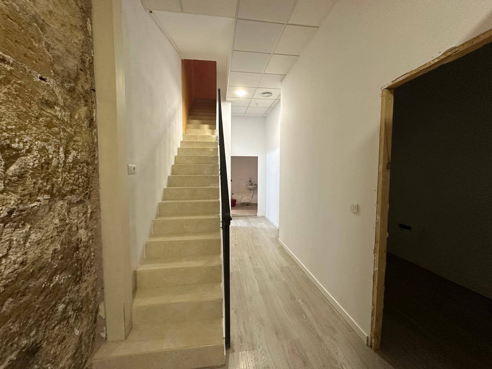 Local Commercial à louer à Carthagene - 650 € (Ref: 8954812)