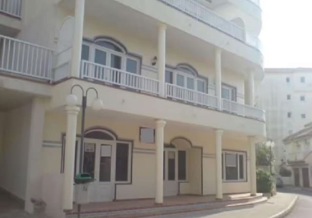 Commercial for sale in La Manga del Mar Menor - € 145,000 (Ref: 8954837)