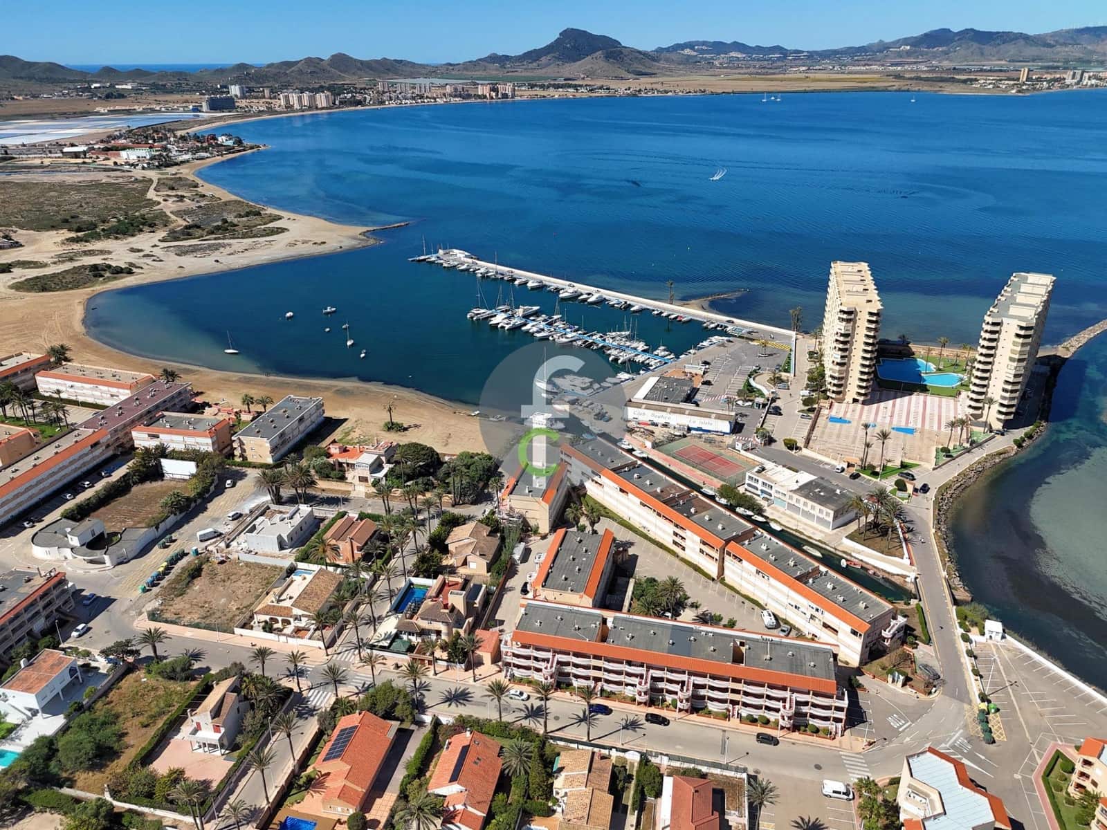 Piso de 2 habitaciones en La Manga del Mar Menor en venta con garaje - 129.000 € (Ref: 9003017)