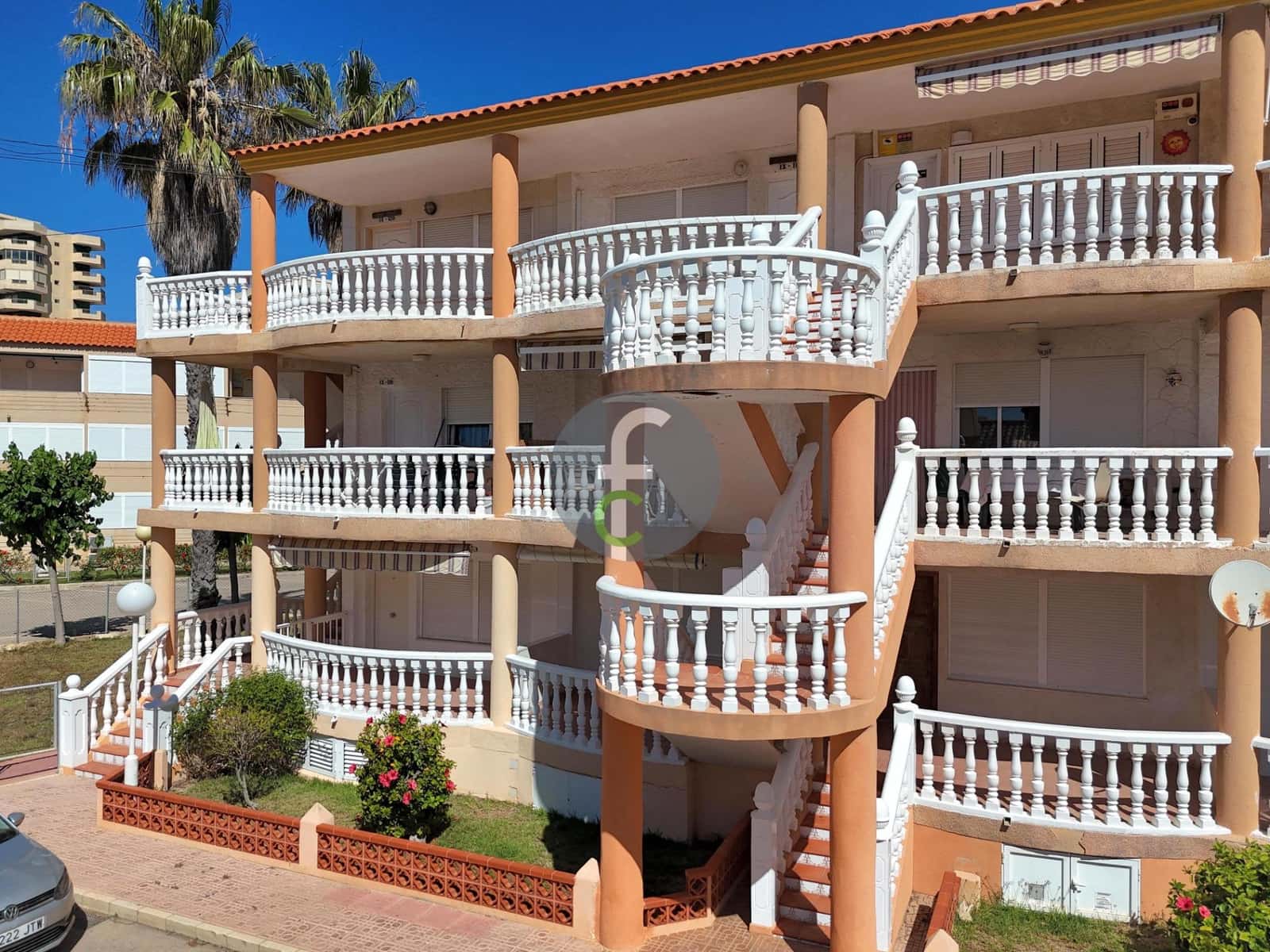 Piso de 2 habitaciones en La Manga del Mar Menor en venta con garaje - 129.000 € (Ref: 9003017)