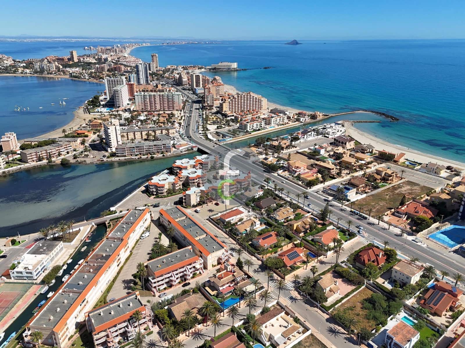 Piso de 2 habitaciones en La Manga del Mar Menor en venta con garaje - 129.000 € (Ref: 9003017)