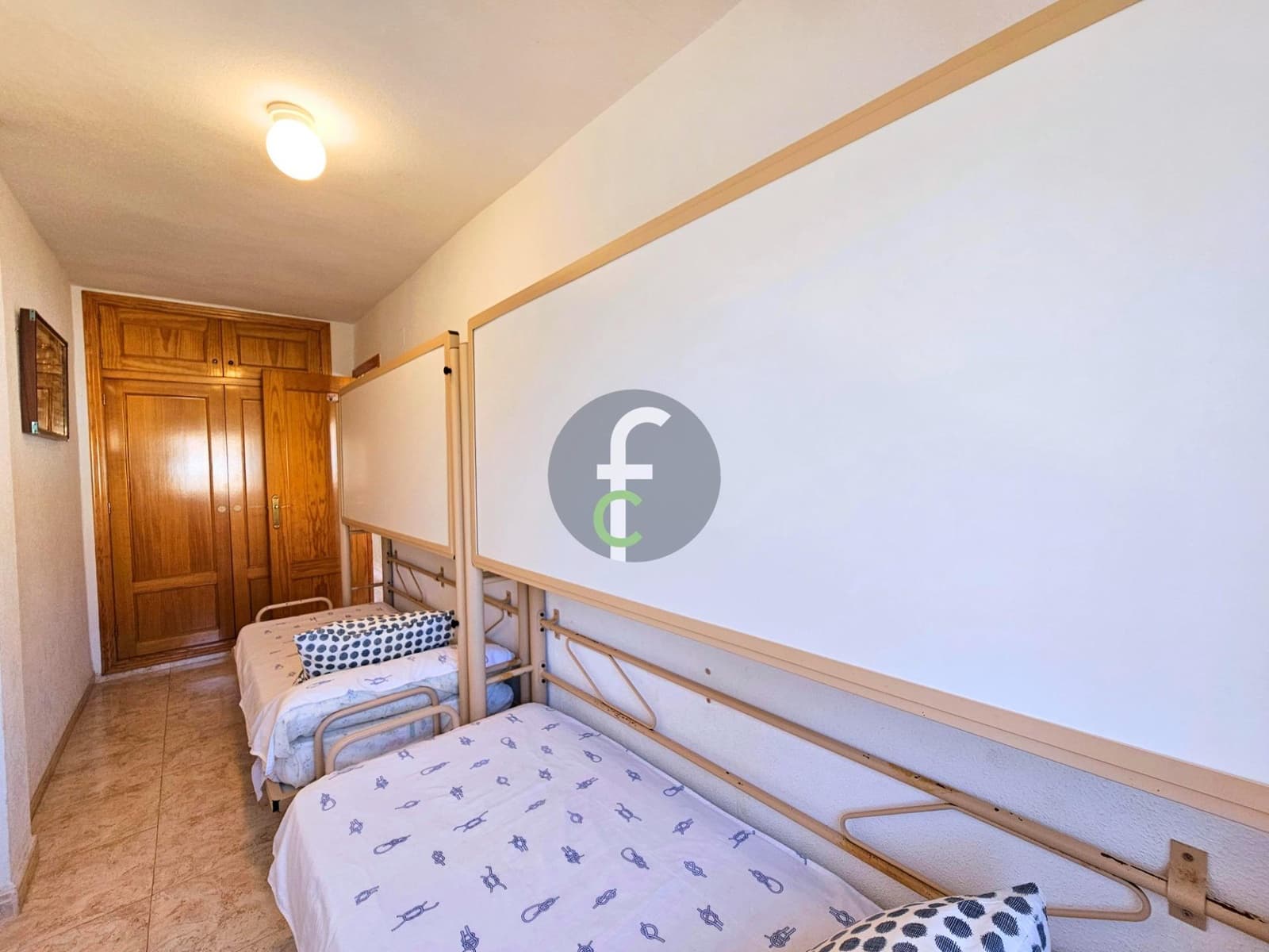 Piso de 2 habitaciones en La Manga del Mar Menor en venta con garaje - 129.000 € (Ref: 9003017)