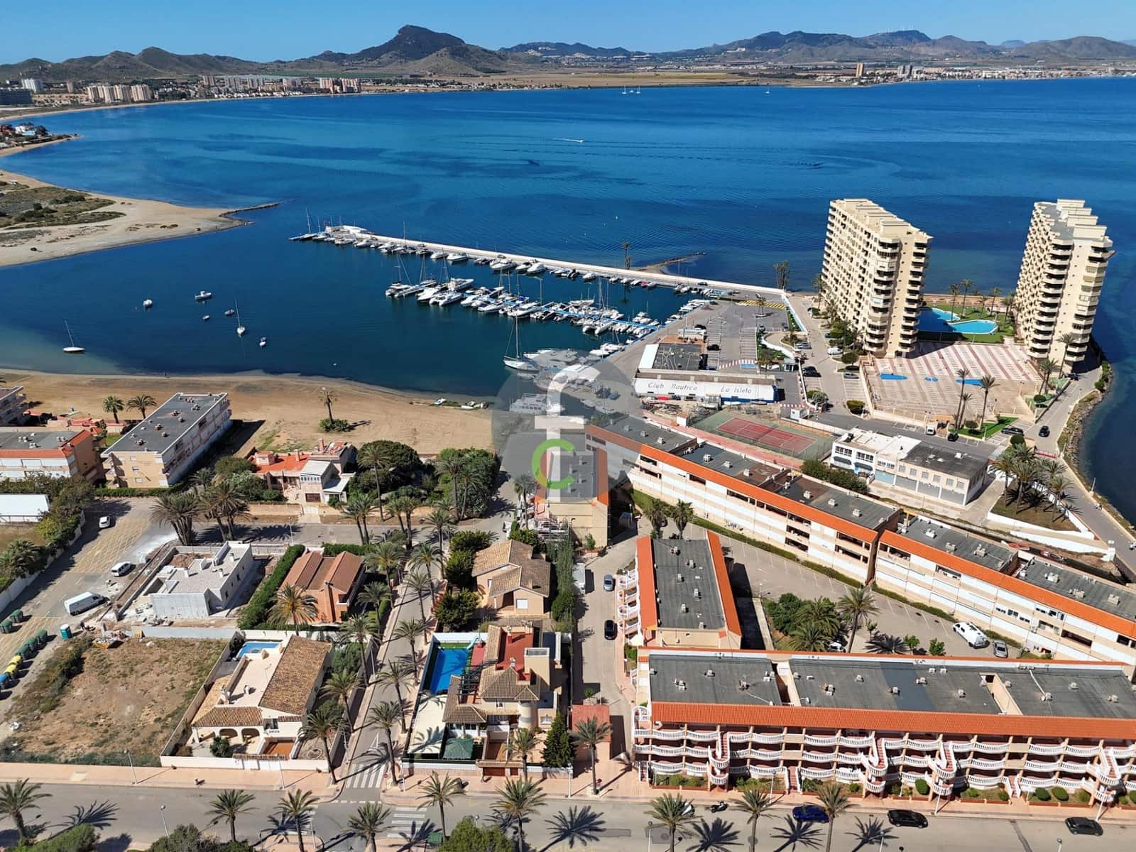 Piso de 2 habitaciones en La Manga del Mar Menor en venta con garaje - 129.000 € (Ref: 9003017)