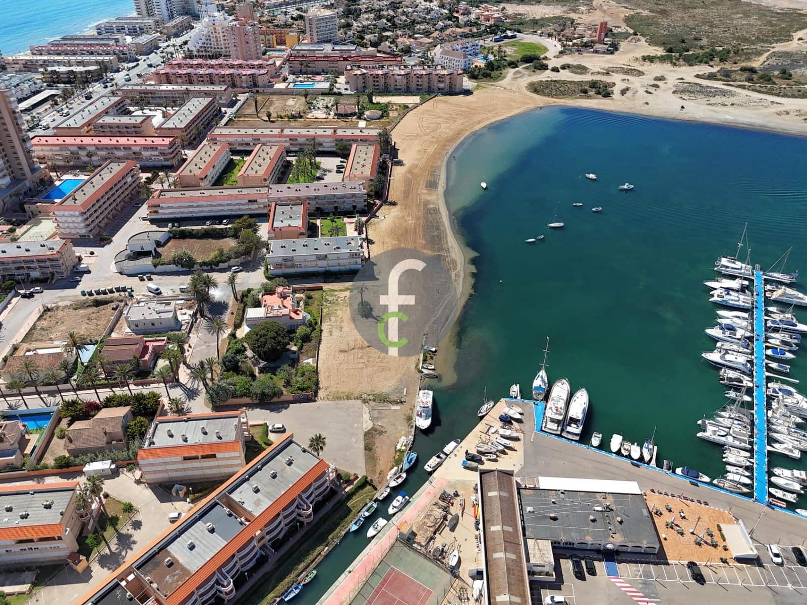 Piso de 2 habitaciones en La Manga del Mar Menor en venta con garaje - 129.000 € (Ref: 9003017)