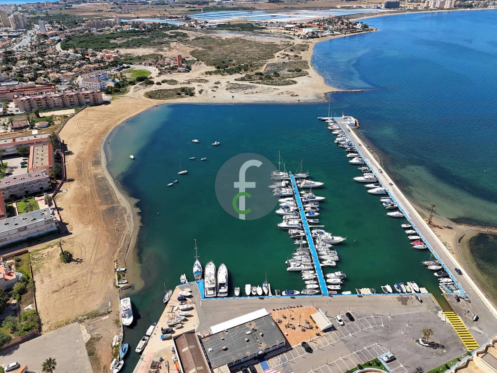 Piso de 2 habitaciones en La Manga del Mar Menor en venta con garaje - 129.000 € (Ref: 9003017)