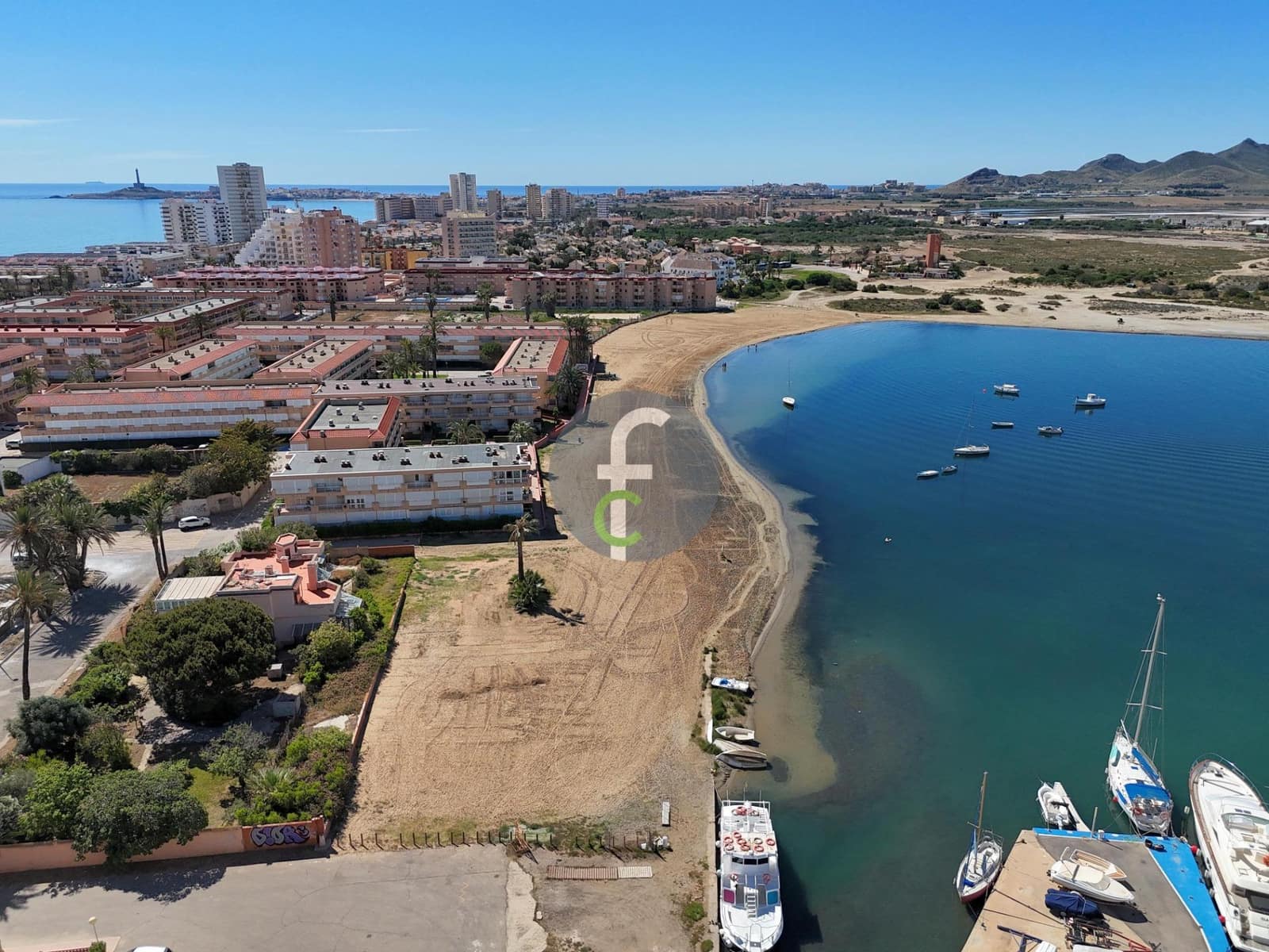 Piso de 2 habitaciones en La Manga del Mar Menor en venta con garaje - 129.000 € (Ref: 9003017)