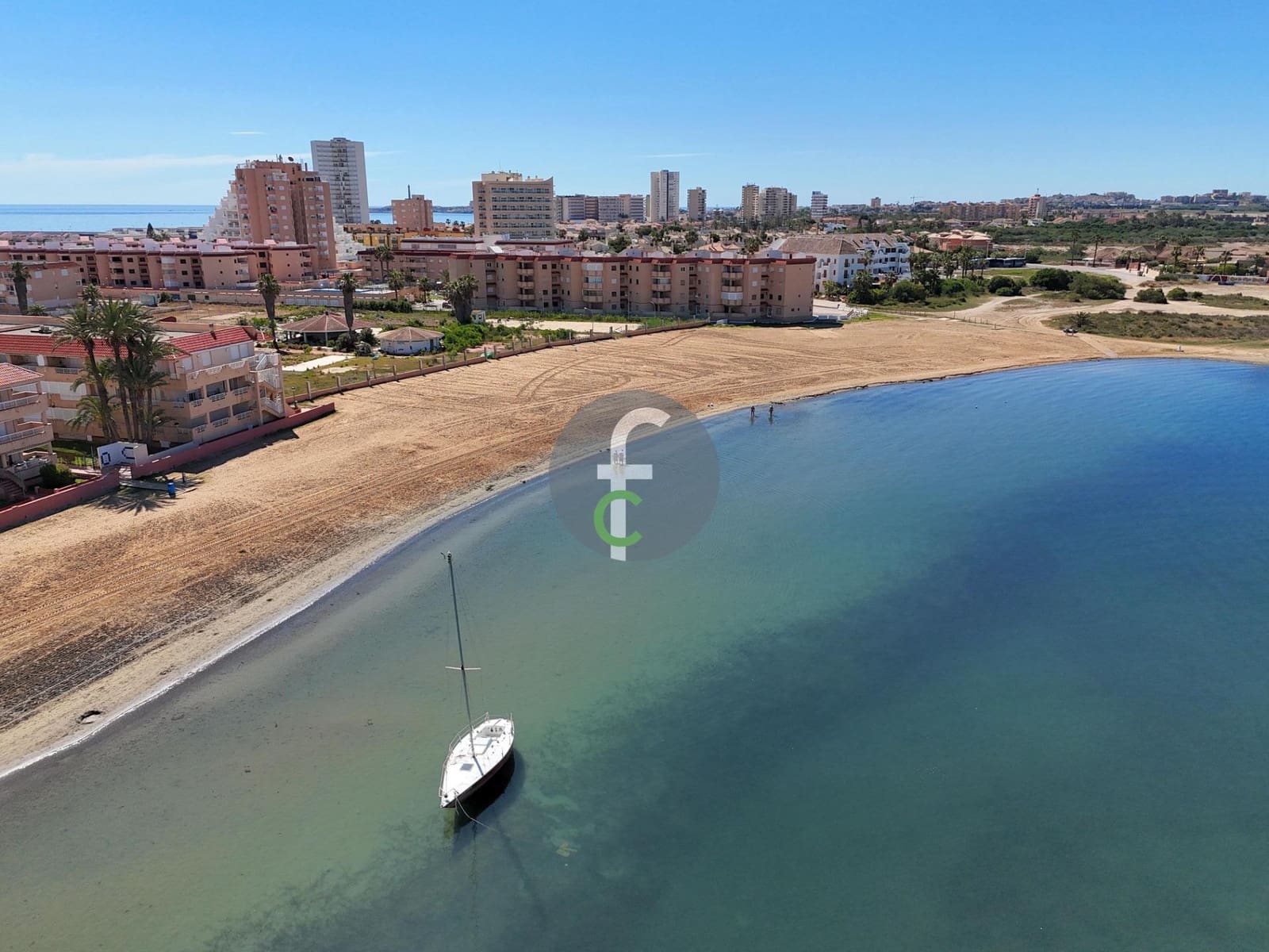 Piso de 2 habitaciones en La Manga del Mar Menor en venta con garaje - 129.000 € (Ref: 9003017)
