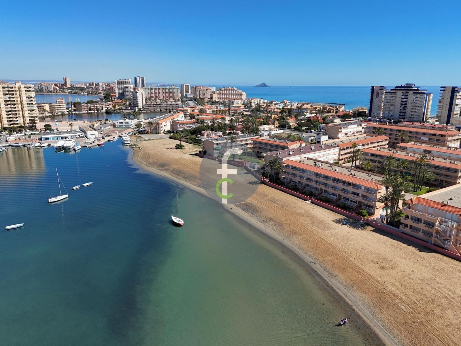 Piso de 2 habitaciones en La Manga del Mar Menor en venta con garaje - 129.000 € (Ref: 9003017)