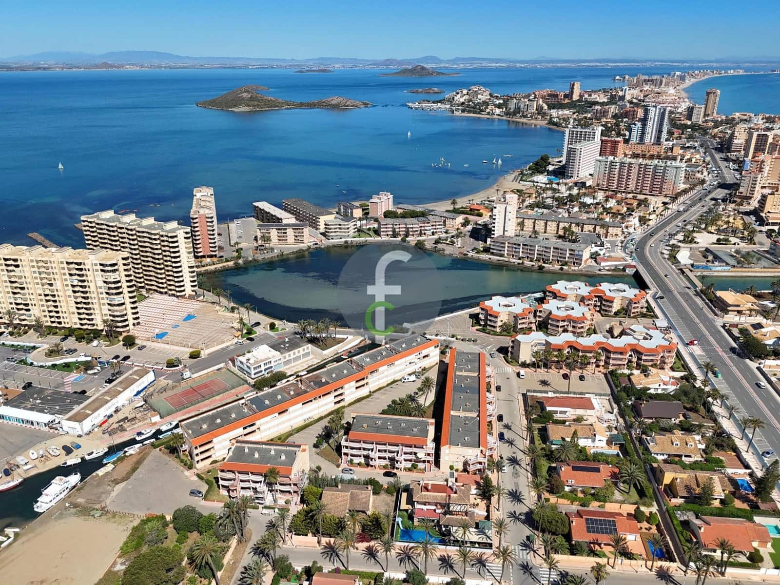 Piso de 2 habitaciones en La Manga del Mar Menor en venta con garaje - 129.000 € (Ref: 9003017)