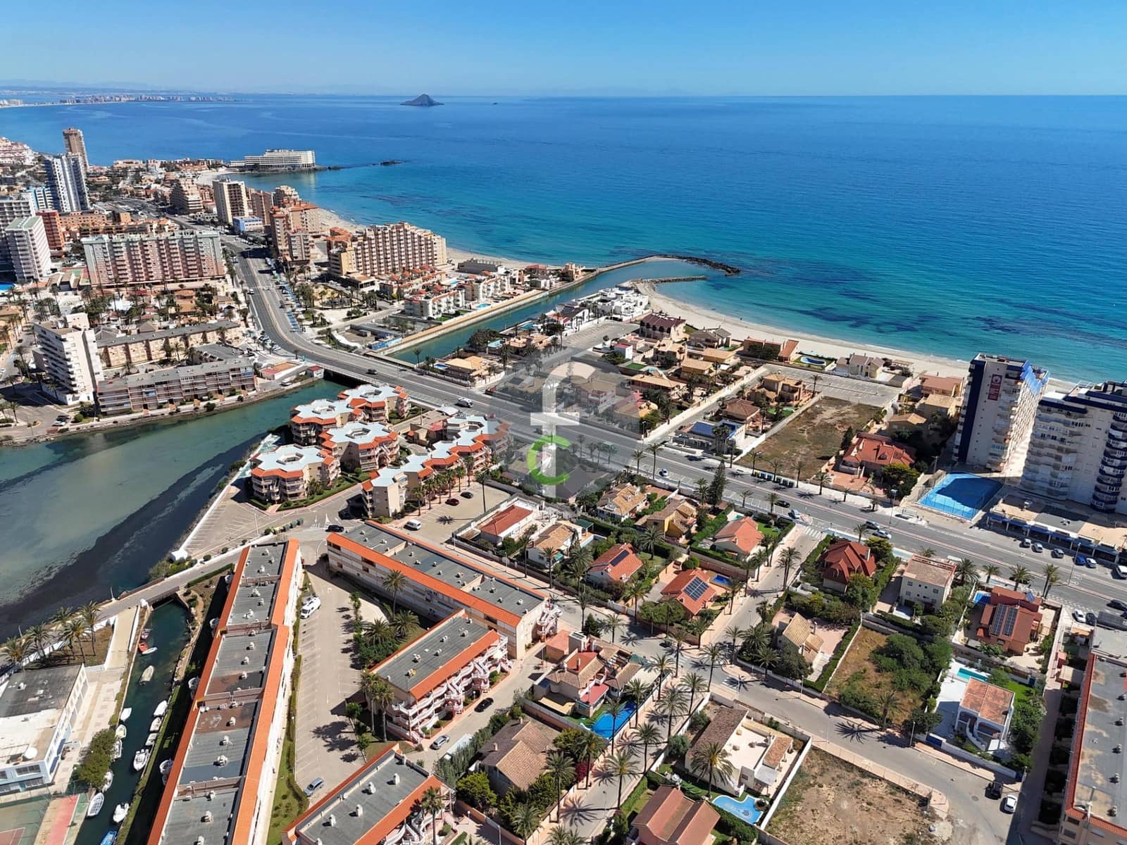 Piso de 2 habitaciones en La Manga del Mar Menor en venta con garaje - 129.000 € (Ref: 9003017)