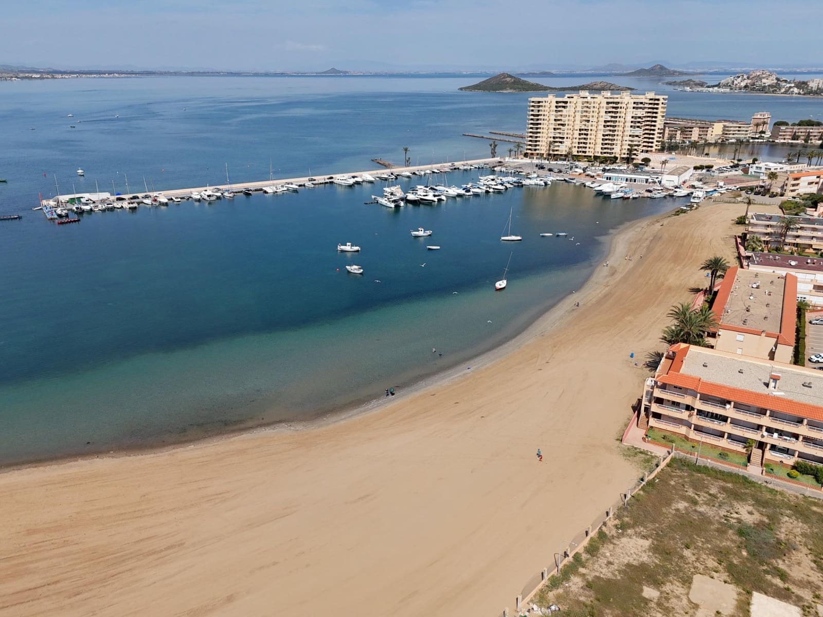 3 soveværelse Lejlighed til salg i La Manga del Mar Menor med swimmingpool garage - € 185.000 (Ref: 9134486)