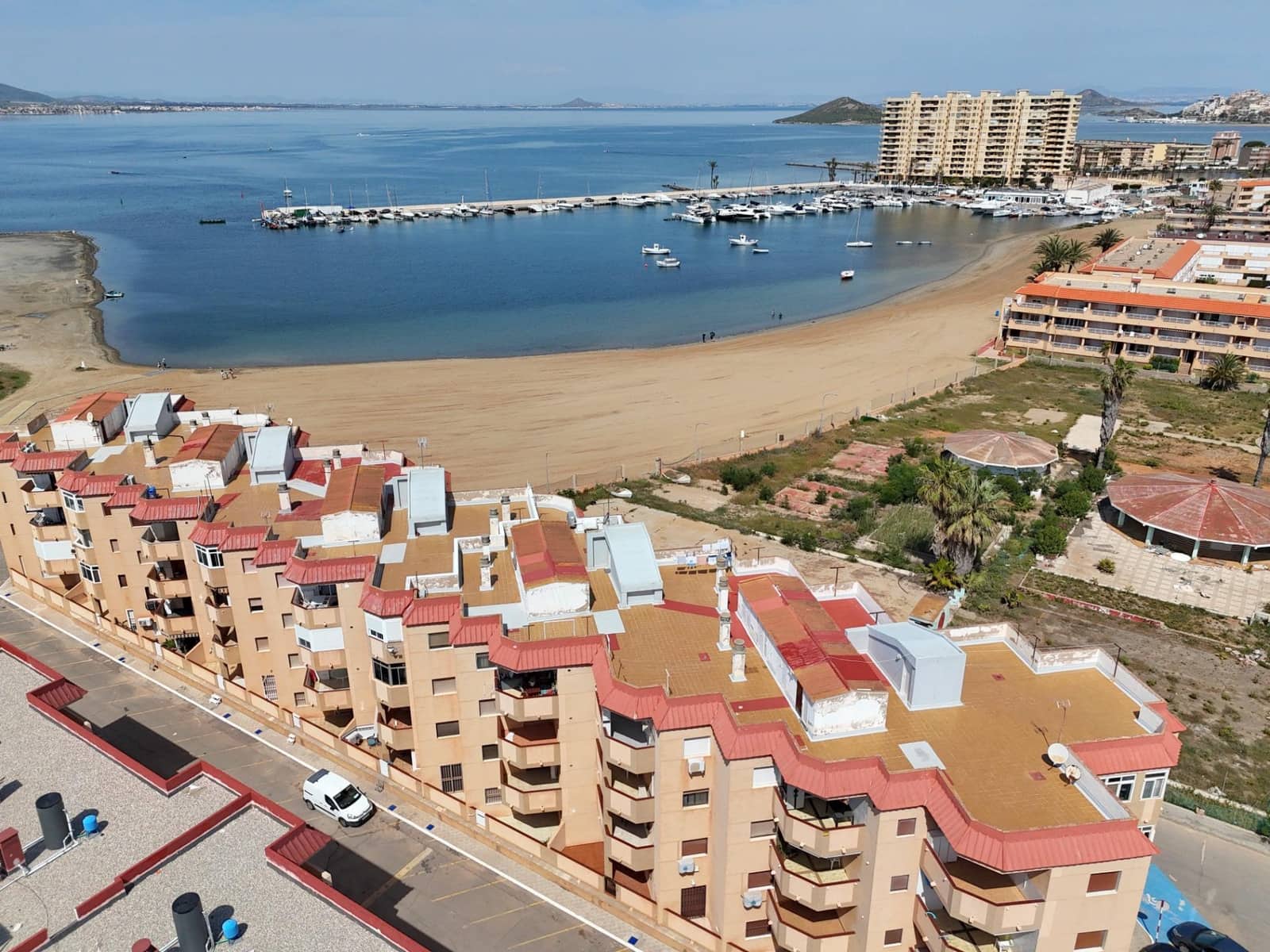3 soveværelse Lejlighed til salg i La Manga del Mar Menor med swimmingpool garage - € 185.000 (Ref: 9134486)