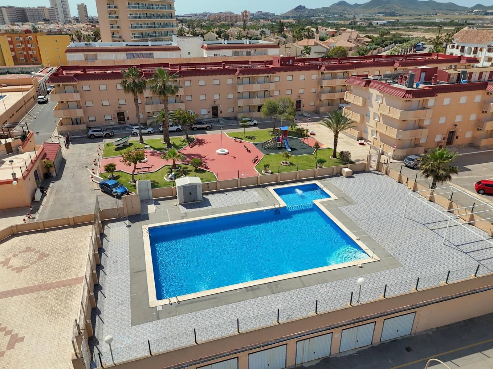 3 soveværelse Lejlighed til salg i La Manga del Mar Menor med swimmingpool garage - € 185.000 (Ref: 9134486)
