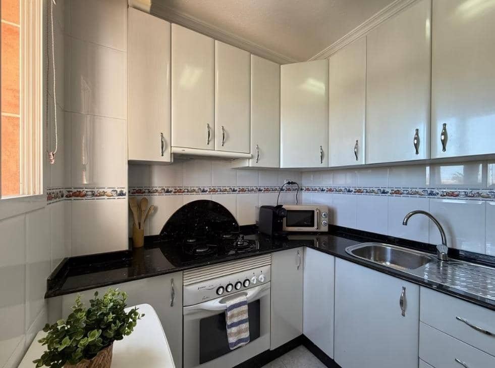 Piso de 1 habitación en La Manga del Mar Menor en venta con piscina - 125.000 € (Ref: 9236479)