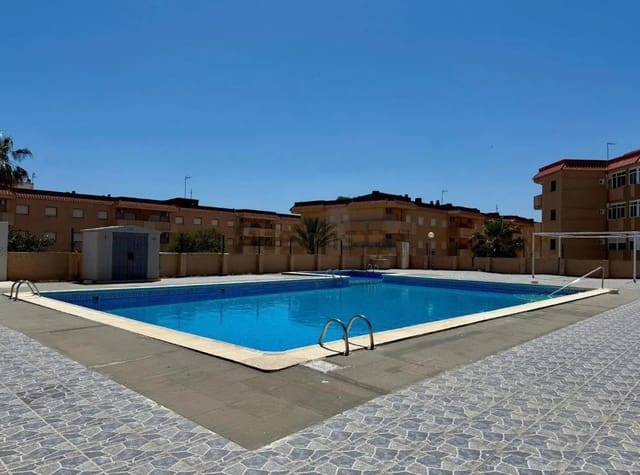 Piso de 1 habitación en La Manga del Mar Menor en venta con piscina - 125.000 € (Ref: 9236479)