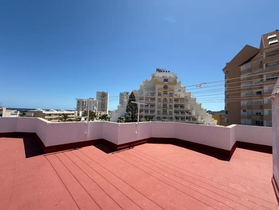 Piso de 1 habitación en La Manga del Mar Menor en venta con piscina - 125.000 € (Ref: 9236479)