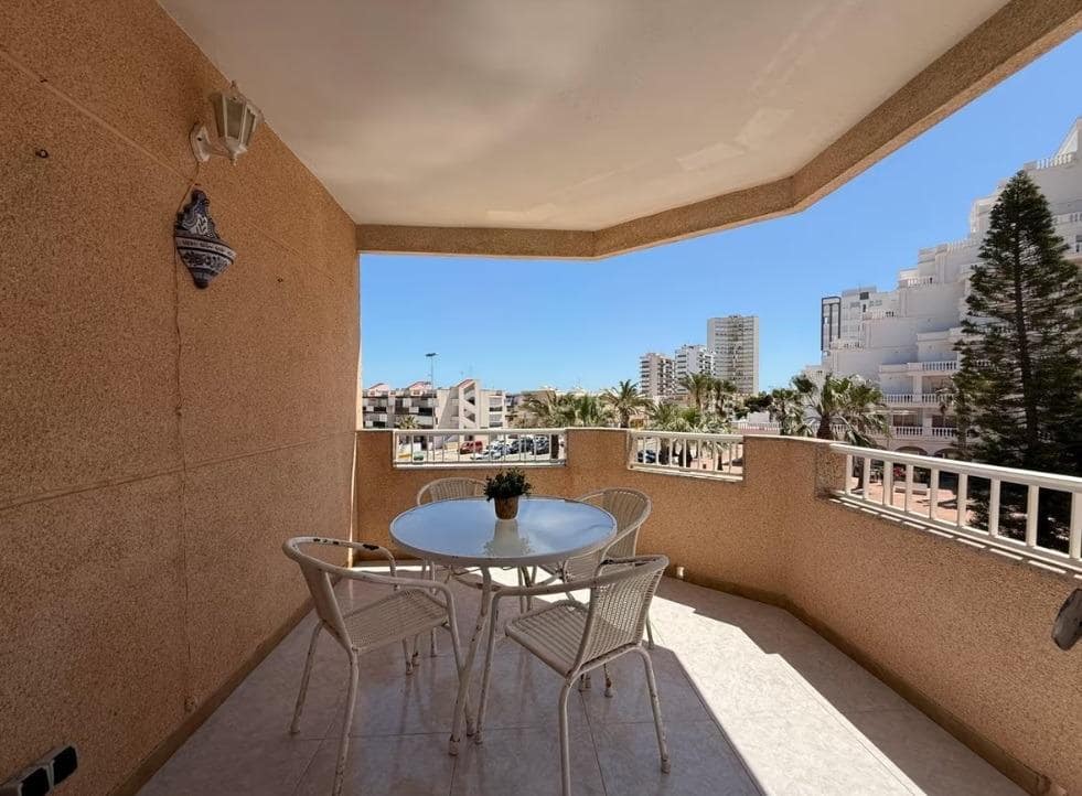 Piso de 1 habitación en La Manga del Mar Menor en venta con piscina - 125.000 € (Ref: 9236479)