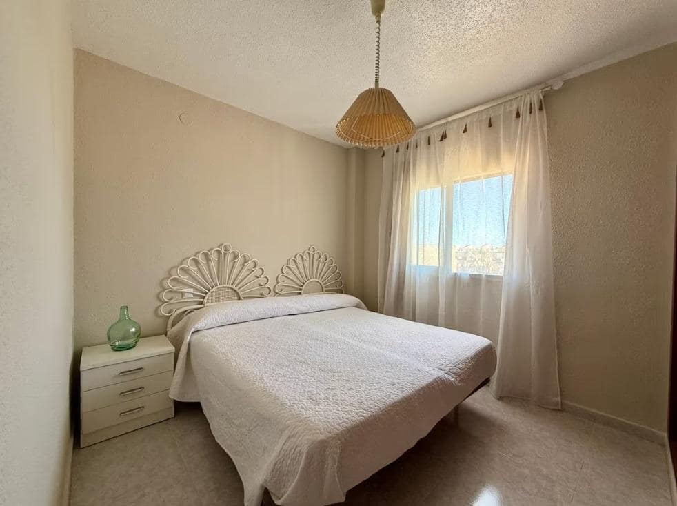 Piso de 1 habitación en La Manga del Mar Menor en venta con piscina - 125.000 € (Ref: 9236479)