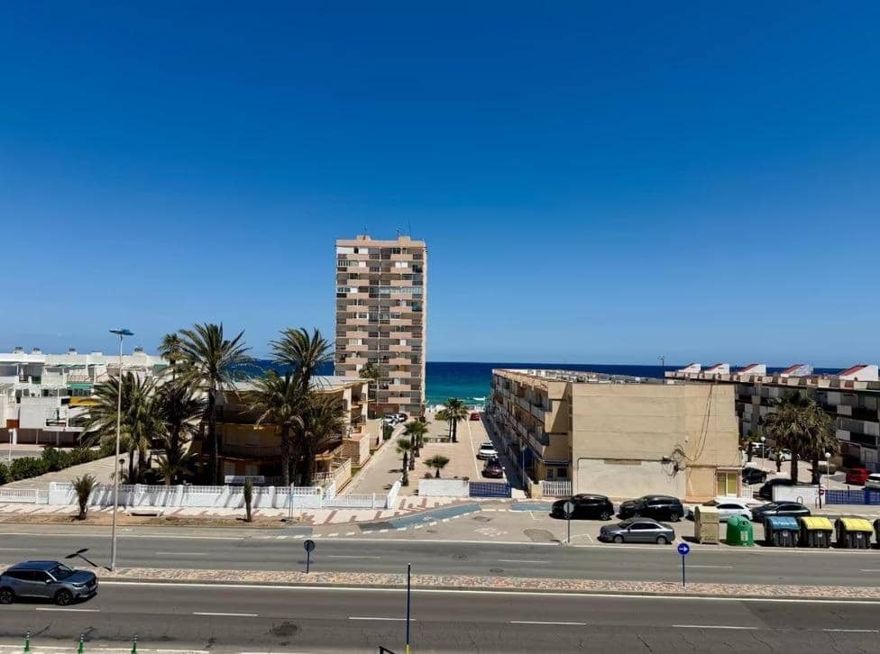 Piso de 1 habitación en La Manga del Mar Menor en venta con piscina - 125.000 € (Ref: 9236479)