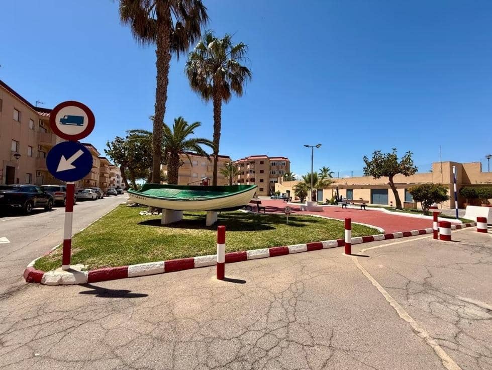 Piso de 1 habitación en La Manga del Mar Menor en venta con piscina - 125.000 € (Ref: 9236479)