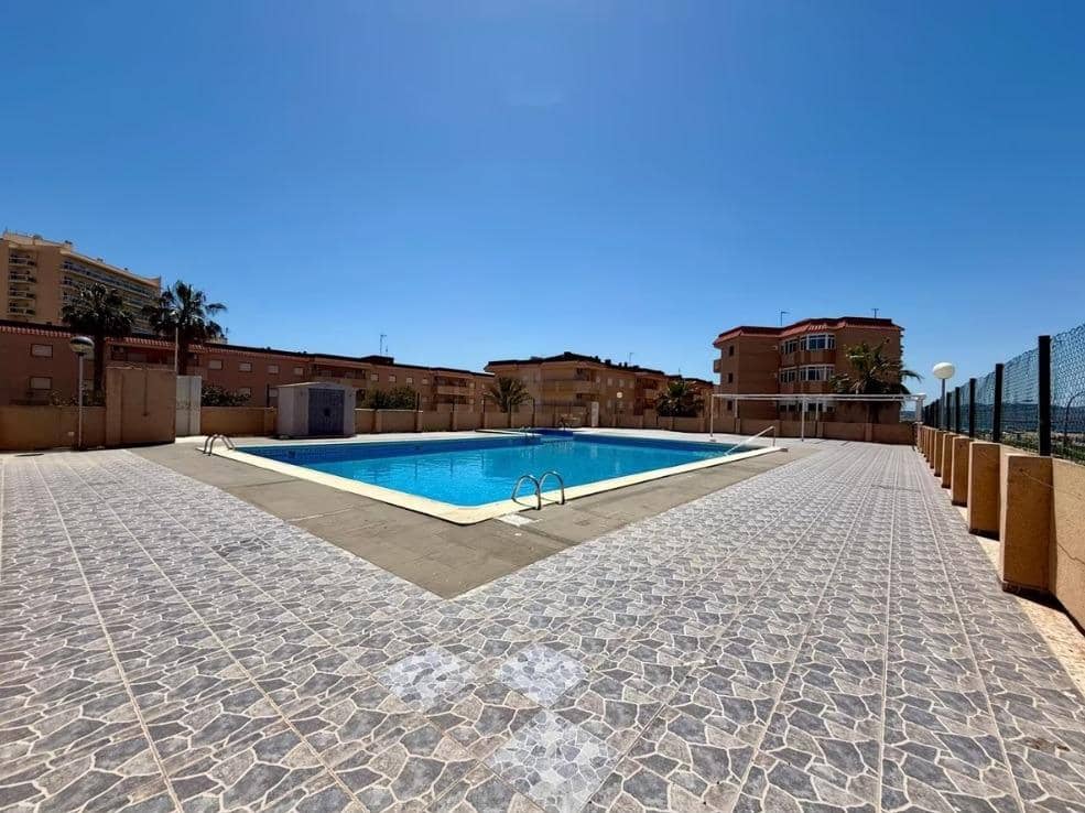 Piso de 1 habitación en La Manga del Mar Menor en venta con piscina - 125.000 € (Ref: 9236479)