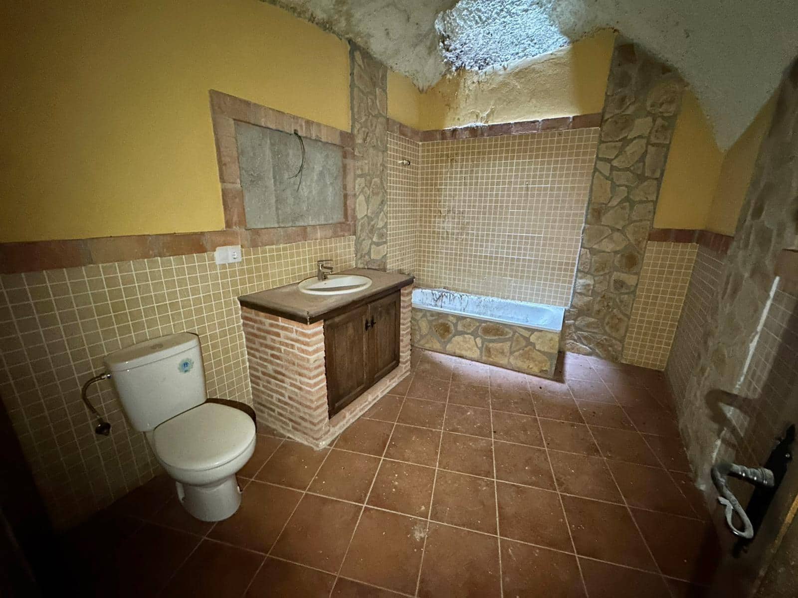 4 slaapkamer Grotwoning te koop in Castril - € 79.950 (Ref: 9355876)