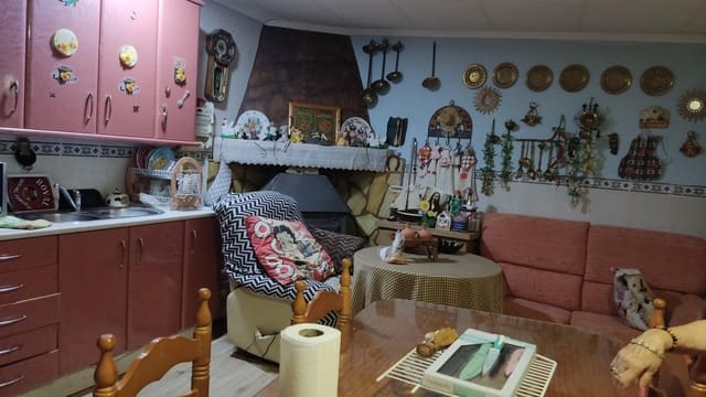 4 makuuhuone Huoneisto myytävänä paikassa Hellín - 49 000 € (Ref: 9387954)