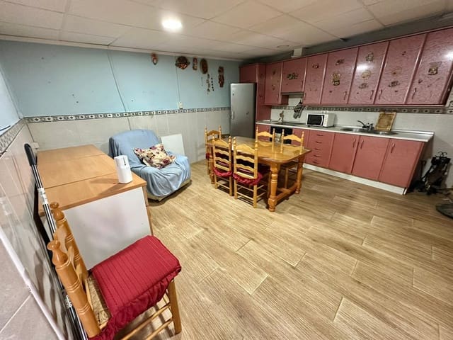 4 soveværelse Lejlighed til salg i Hellín - € 49.000 (Ref: 9387954)