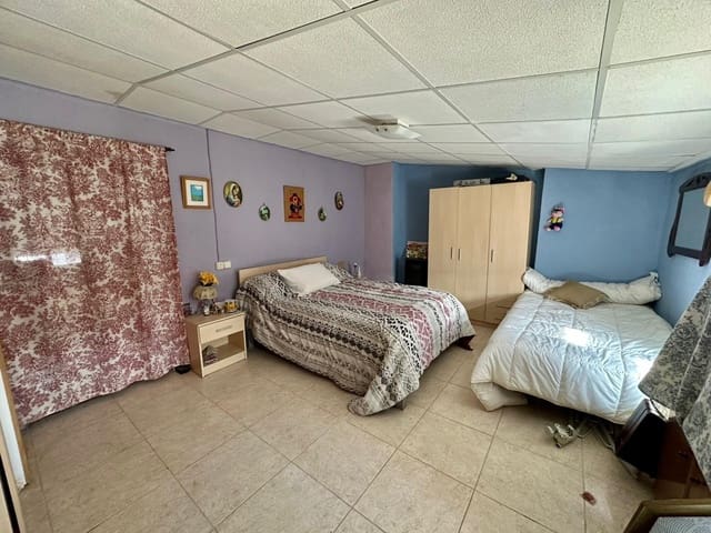 Apartamento de 4 habitaciones en Hellín en venta - 49.000 € (Ref: 9387954)