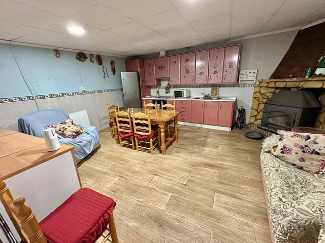 4 bedroom Apartment for sale in Hellín - € 49,000 (Ref: 9387954)