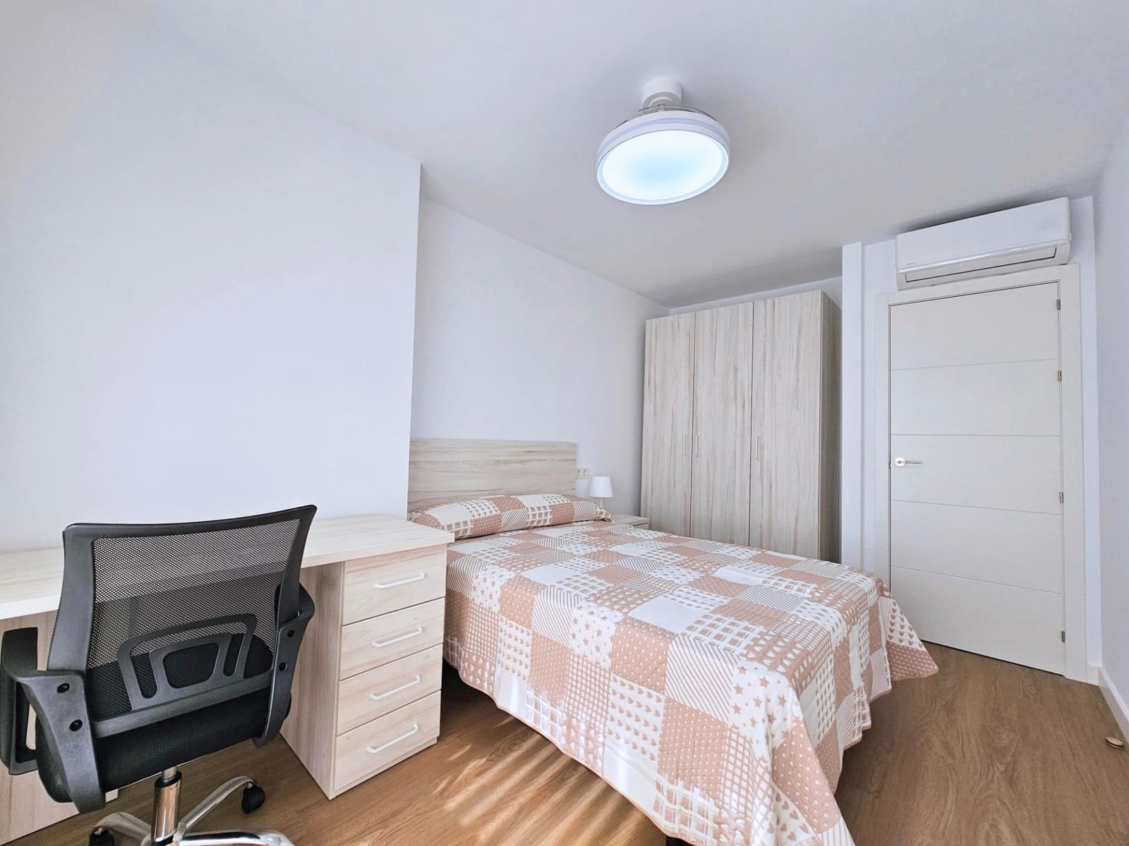 Piso de 2 habitaciones en Cartagena en alquiler - 995 € (Ref: 9637645)