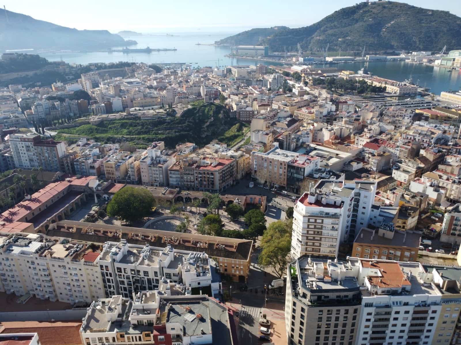 Piso de 2 habitaciones en Cartagena en alquiler - 995 € (Ref: 9637645)