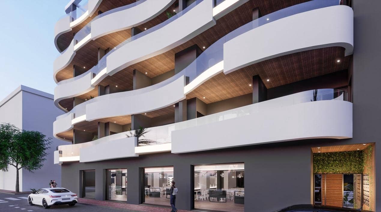 Piso de 2 habitaciones en Torrevieja en venta con piscina garaje - 319.000 € (Ref: 9701675)