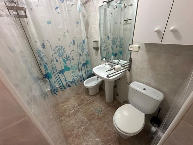 Piso de 2 habitaciones en La Manga del Mar Menor en alquiler con piscina - 1.200 € (Ref: 9714968)
