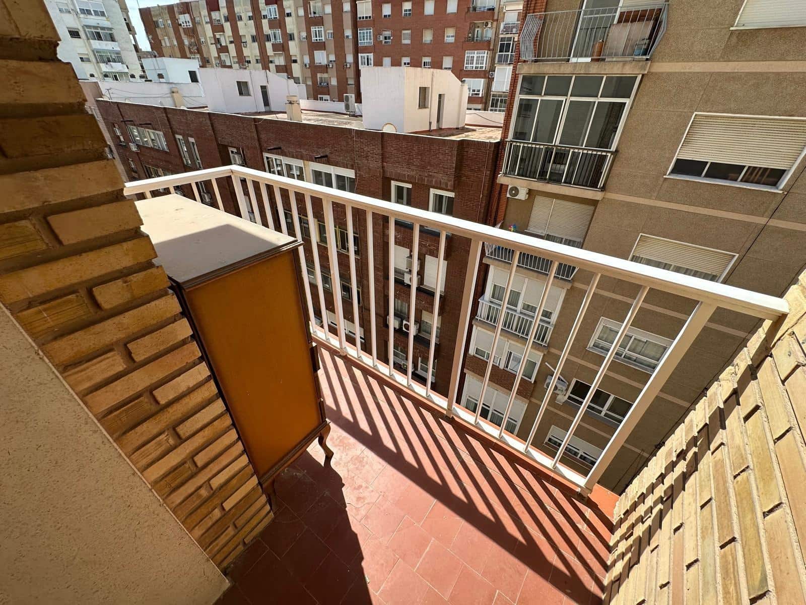 4 camera da letto Appartamento da affittare in Cartagena - 1.000 € (Rif: 9818273)