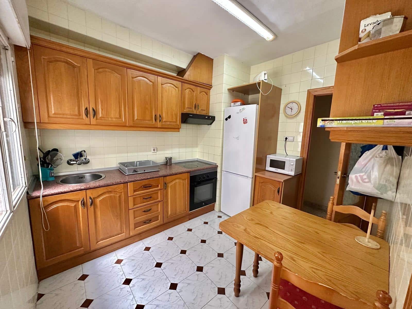 4 camera da letto Appartamento da affittare in Cartagena - 1.000 € (Rif: 9818273)