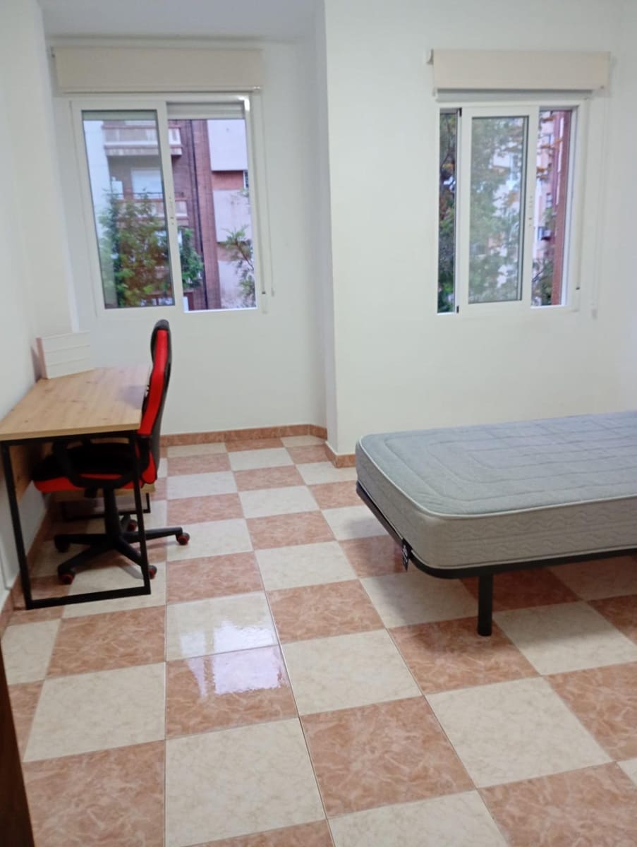 4 bedroom Flat for rent in Cartagena - € 850 (Ref: 9825285)