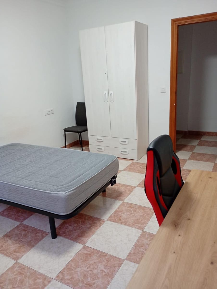 4 bedroom Flat for rent in Cartagena - € 850 (Ref: 9825285)