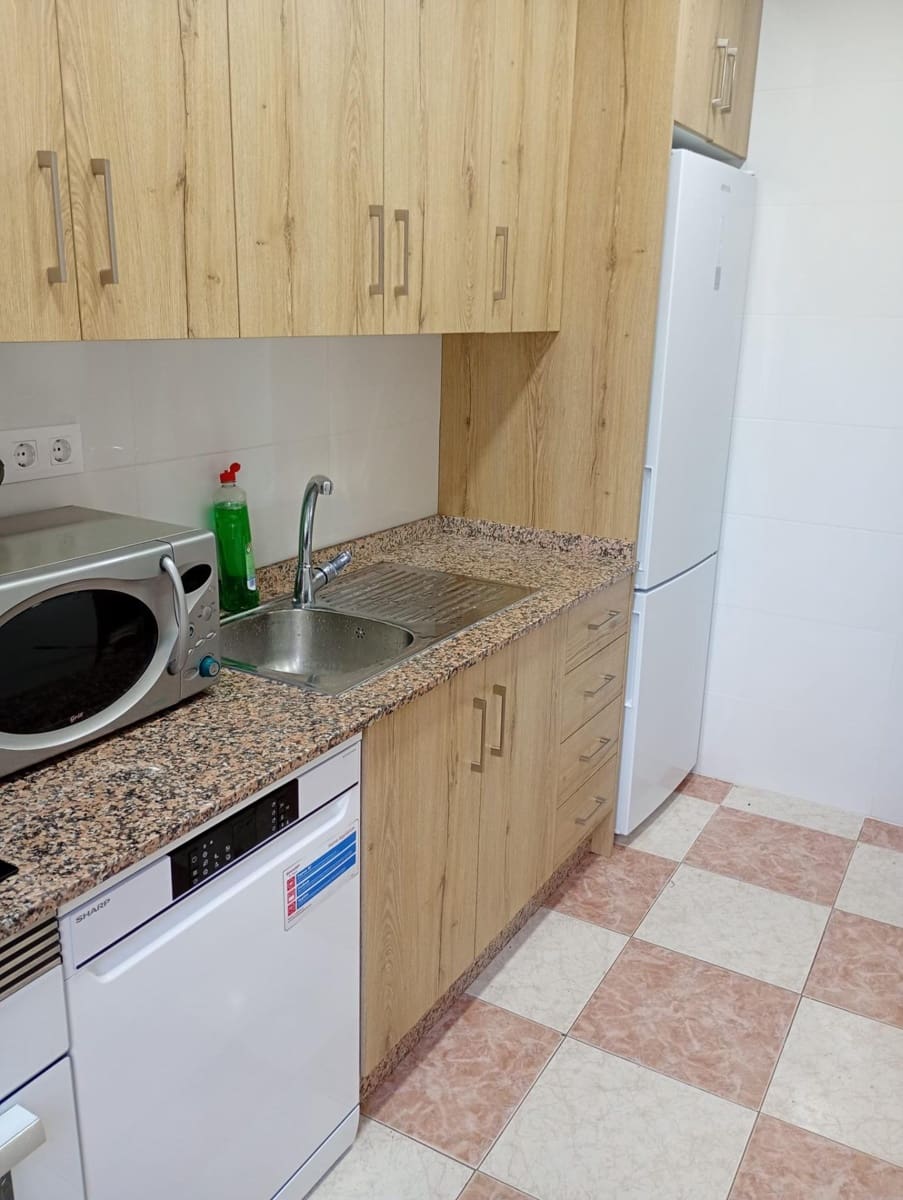 4 bedroom Flat for rent in Cartagena - € 850 (Ref: 9825285)