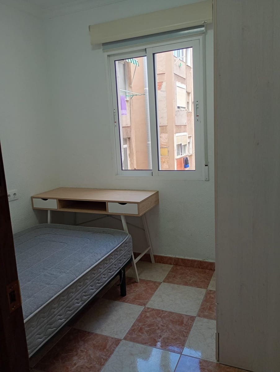 4 bedroom Flat for rent in Cartagena - € 850 (Ref: 9825285)