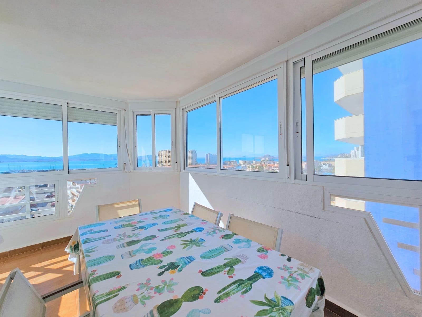 3 quarto Apartamento para venda em La Manga del Mar Menor com piscina - 299 000 € (Ref: 9903981)