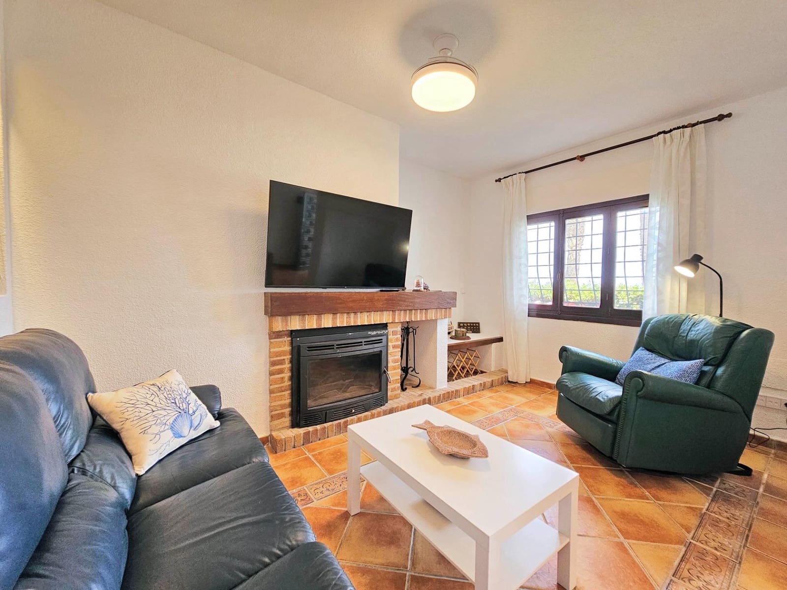 4 makuuhuone Bungalow vuokrattavana paikassa Playa Honda mukana 
autotalli - 2 000 € (Ref: 9966697)