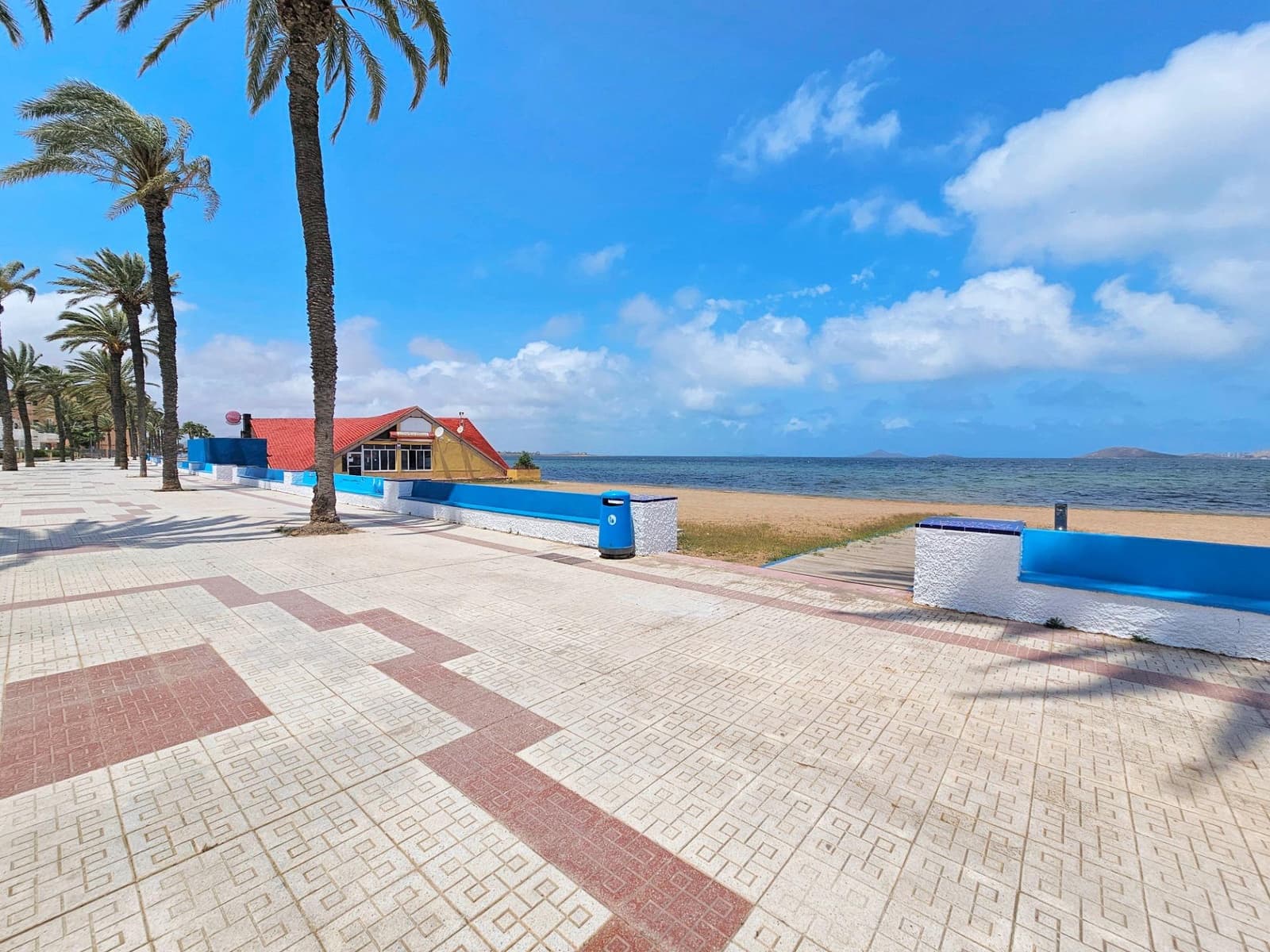4 makuuhuone Bungalow vuokrattavana paikassa Playa Honda mukana 
autotalli - 2 000 € (Ref: 9966697)