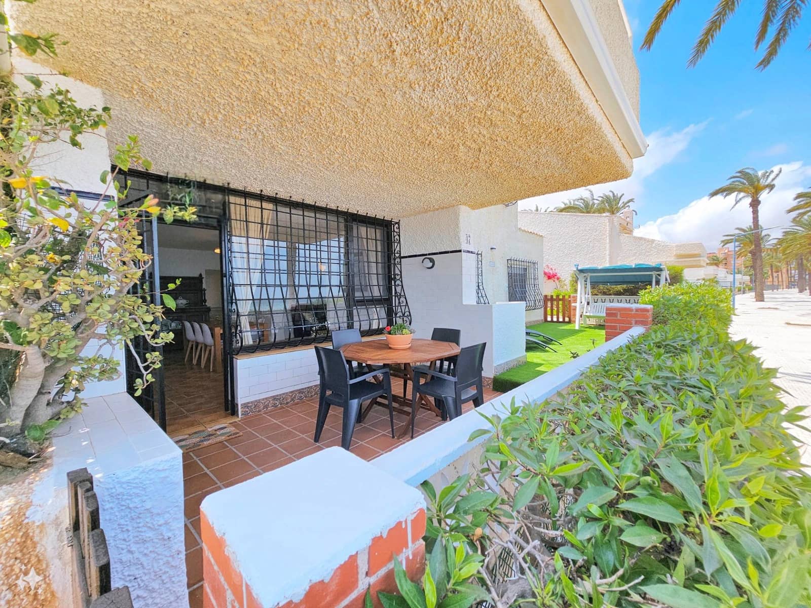 4 makuuhuone Bungalow vuokrattavana paikassa Playa Honda mukana 
autotalli - 2 000 € (Ref: 9966697)